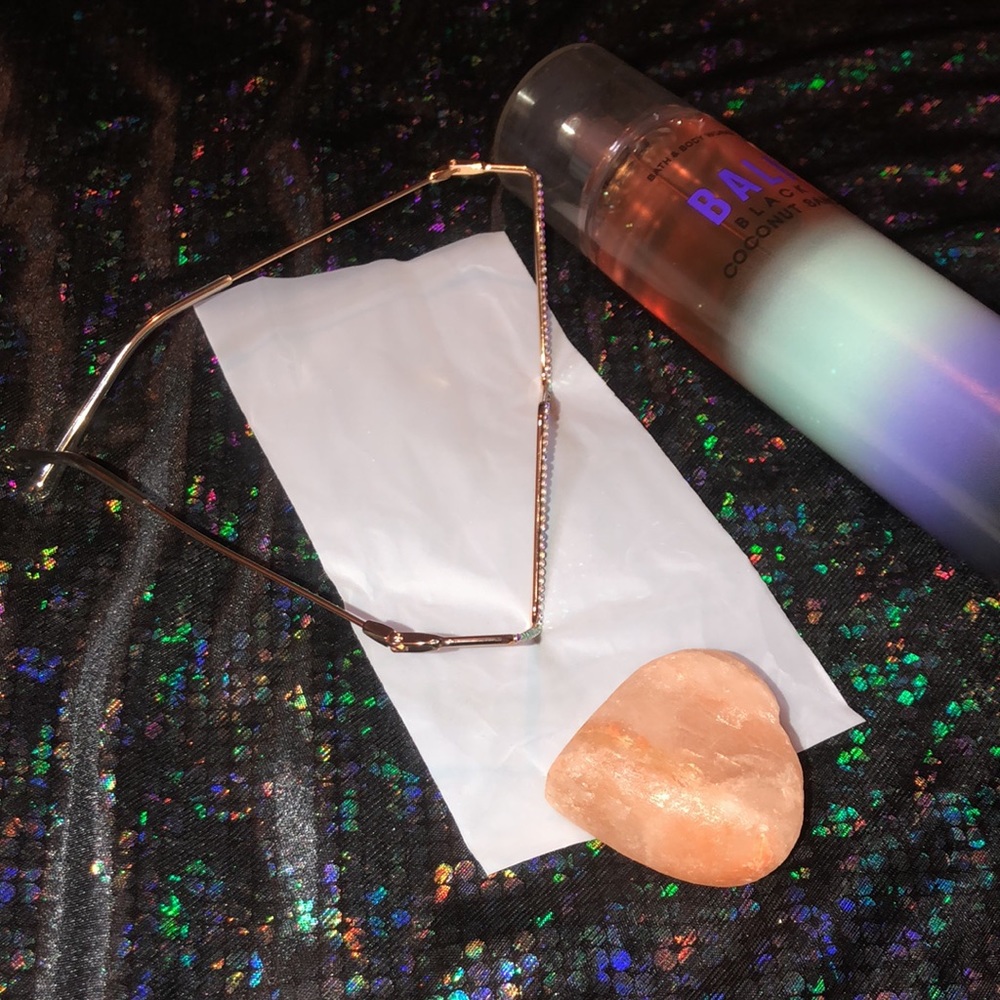 V-shaped Diamond Glasses NWOT - Picture 12 of 13